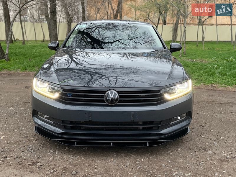 Седан Volkswagen Passat 2016 в Одессе
