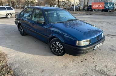 Седан Volkswagen Passat 1989 в Золочеве