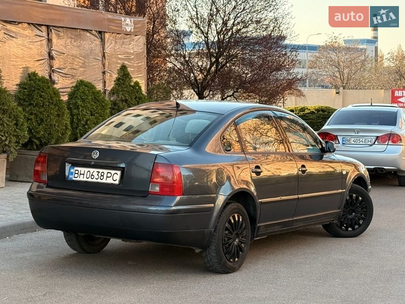Седан Volkswagen Passat 1999 в Одессе