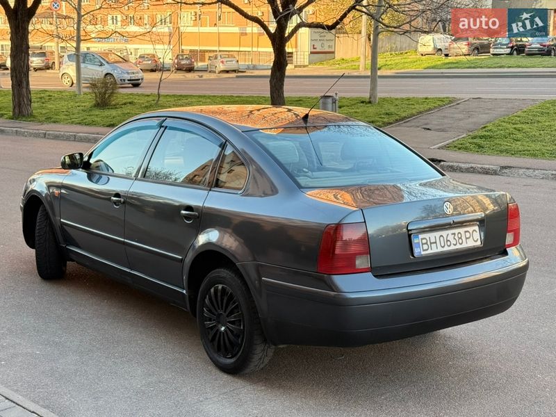 Седан Volkswagen Passat 1999 в Одессе