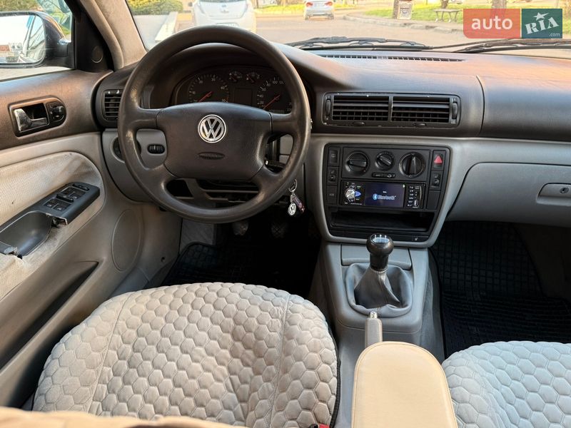 Седан Volkswagen Passat 1999 в Одессе