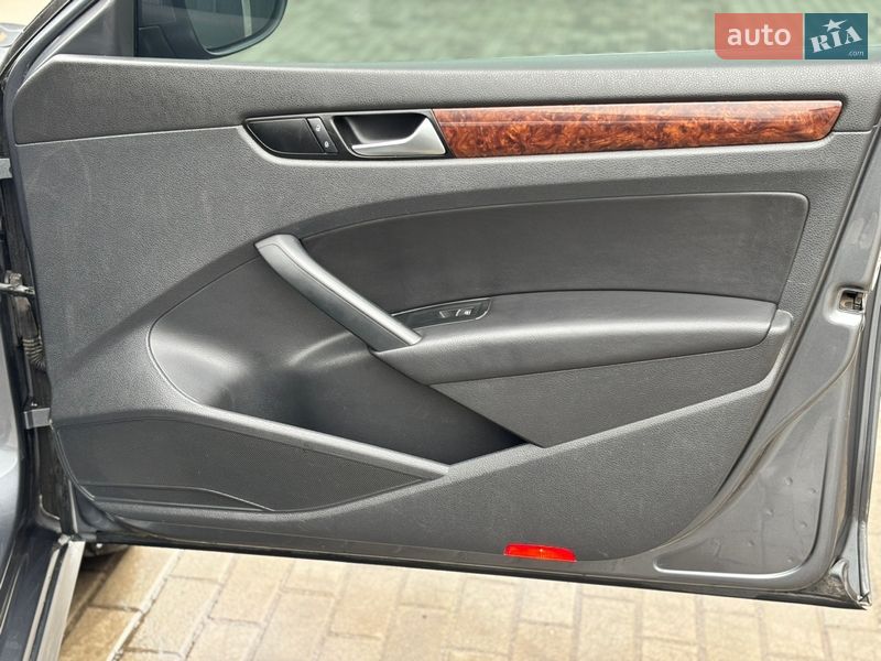 Седан Volkswagen Passat 2012 в Миргороде