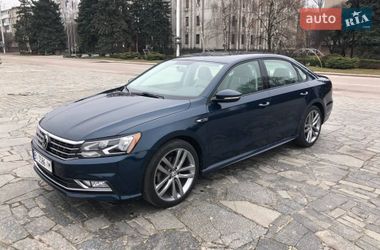 Седан Volkswagen Passat 2018 в Львове