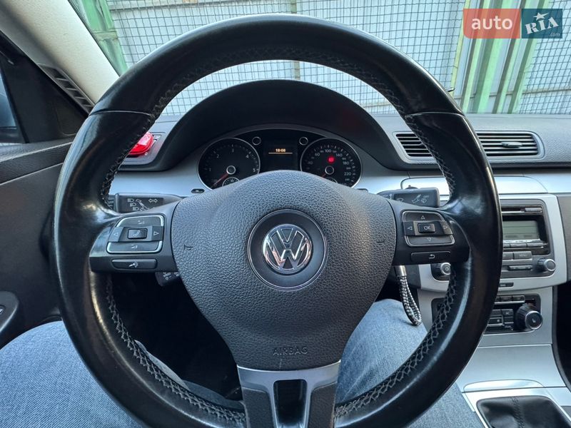 Седан Volkswagen Passat 2010 в Николаеве