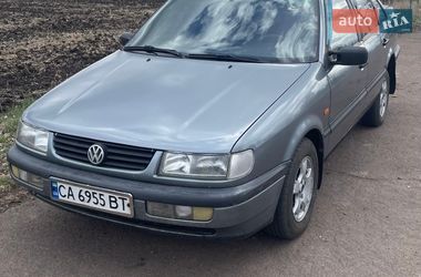 Седан Volkswagen Passat 1994 в Малой Виске