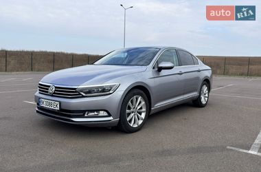 Седан Volkswagen Passat 2018 в Ровно