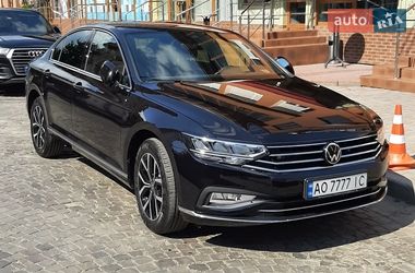 Седан Volkswagen Passat 2021 в Ужгороді
