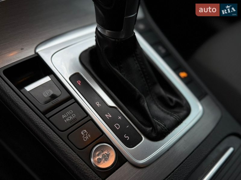 Седан Volkswagen Passat 2014 в Черновцах