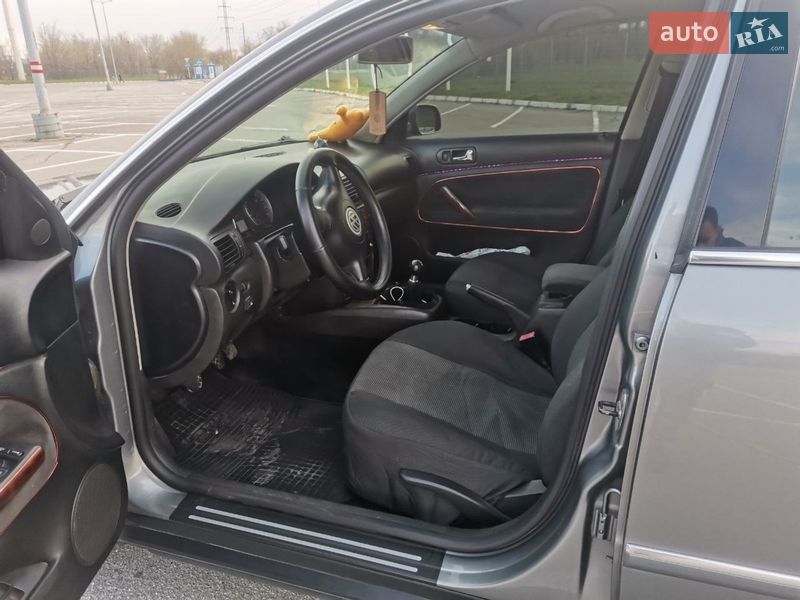 Седан Volkswagen Passat 2003 в Запорожье