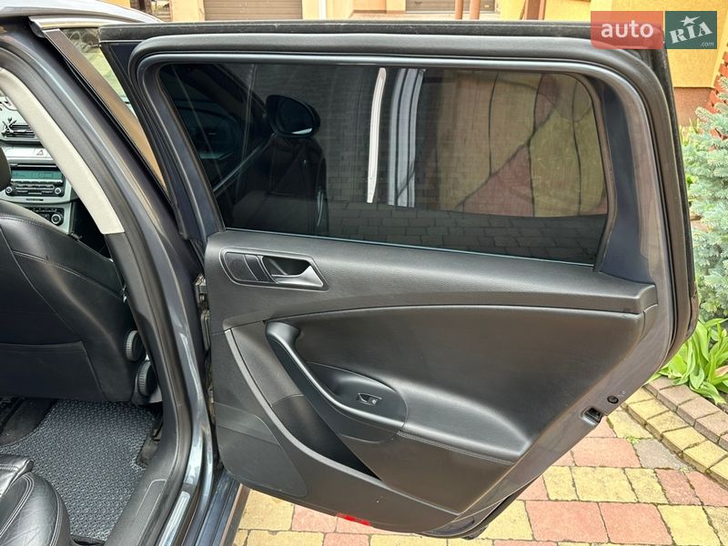 Универсал Volkswagen Passat 2010 в Ровно