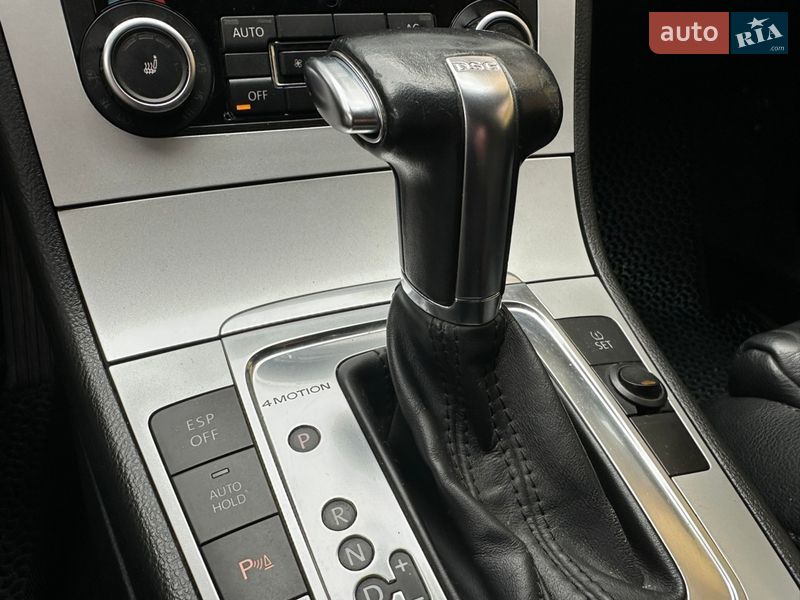 Универсал Volkswagen Passat 2010 в Ровно