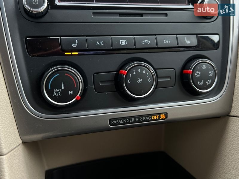 Седан Volkswagen Passat 2015 в Львове