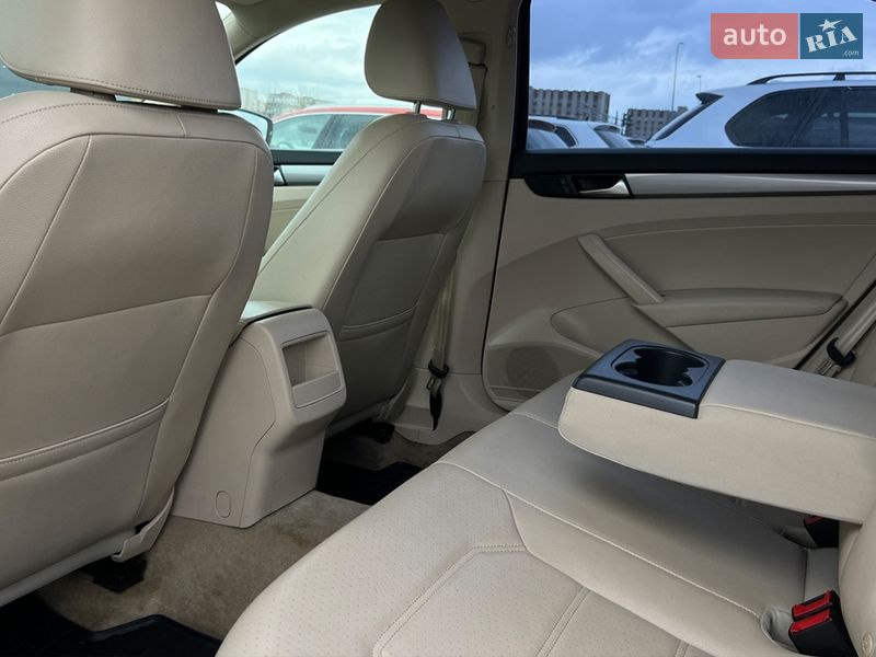 Седан Volkswagen Passat 2015 в Львове