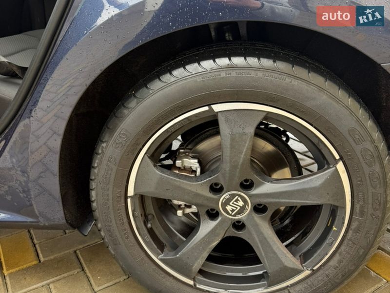 Седан Volkswagen Passat 2012 в Гайсине