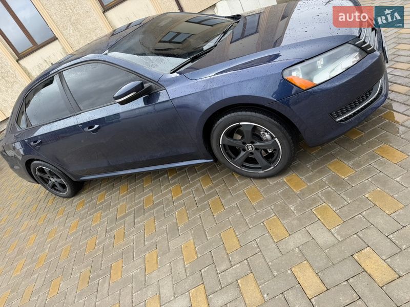 Седан Volkswagen Passat 2012 в Гайсине