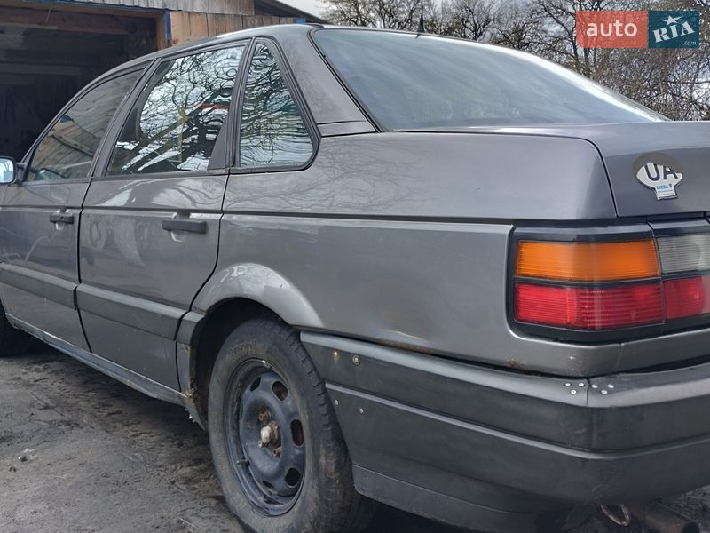 Седан Volkswagen Passat 1989 в Владимирце