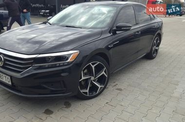 Седан Volkswagen Passat 2020 в Львове