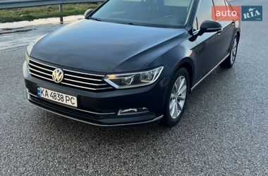 Седан Volkswagen Passat 2015 в Києві