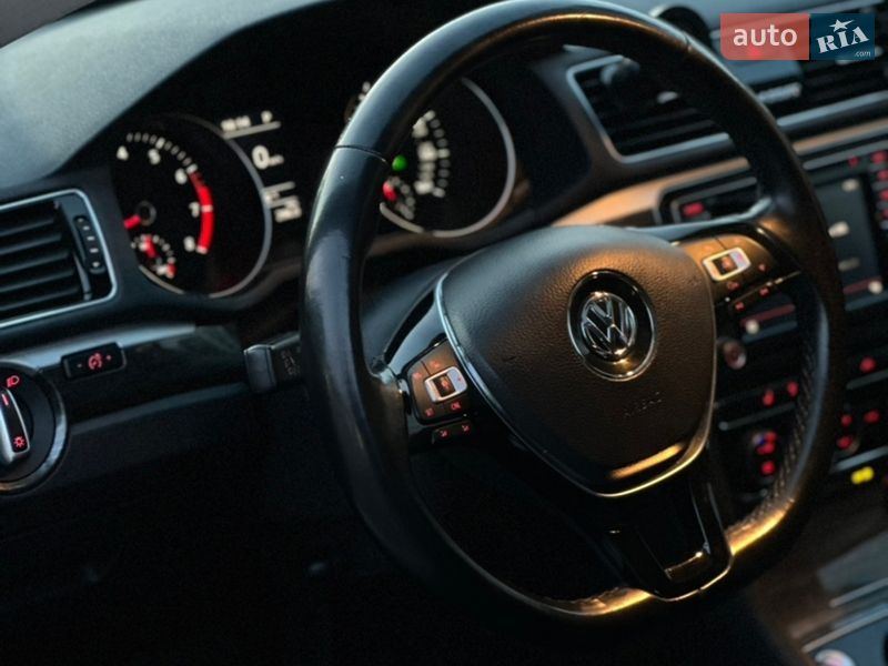Седан Volkswagen Passat 2018 в Киеве