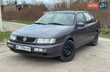 Седан Volkswagen Passat 1994 в Любомлі