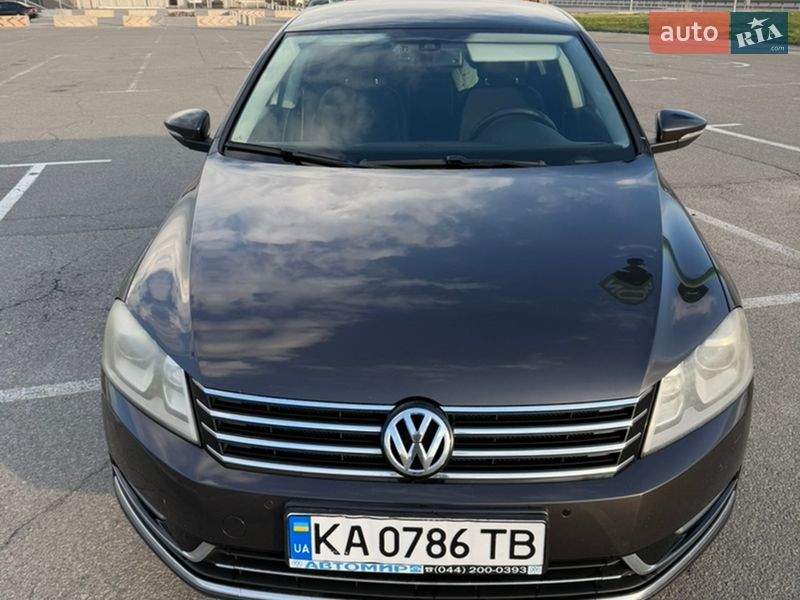 Седан Volkswagen Passat 2011 в Киеве