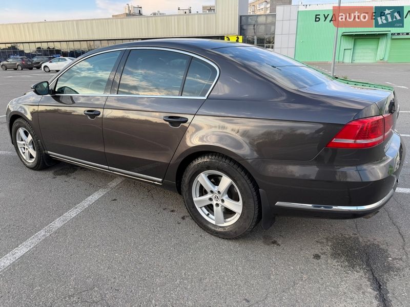 Седан Volkswagen Passat 2011 в Киеве