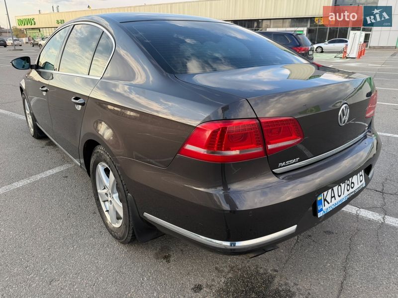 Седан Volkswagen Passat 2011 в Киеве