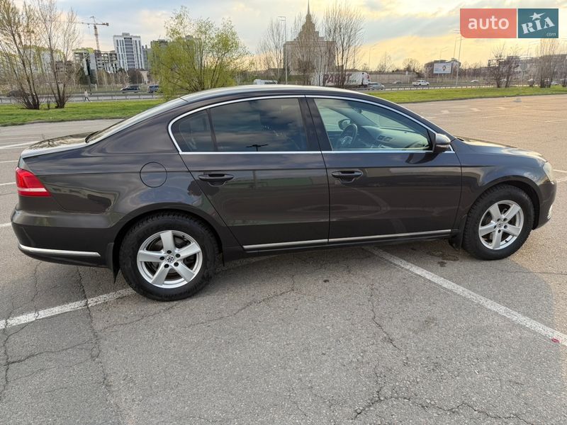 Седан Volkswagen Passat 2011 в Киеве