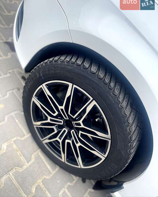 Седан Volkswagen Passat 2011 в Киеве