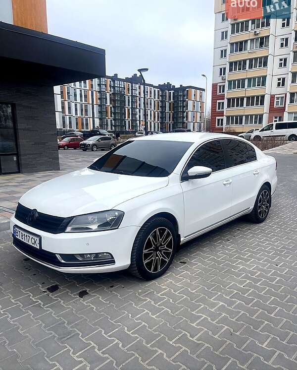 Седан Volkswagen Passat 2011 в Киеве