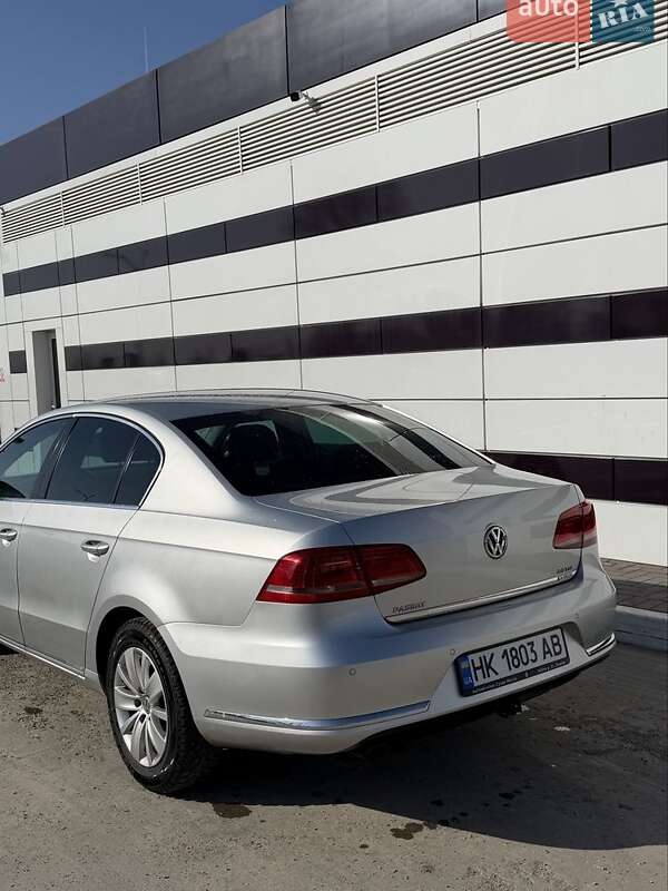 Седан Volkswagen Passat 2011 в Луцке