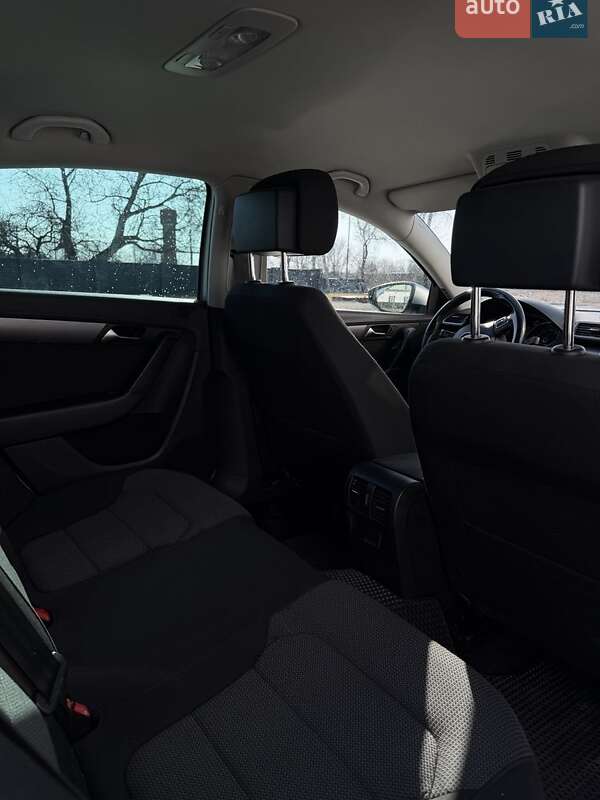 Седан Volkswagen Passat 2011 в Луцке