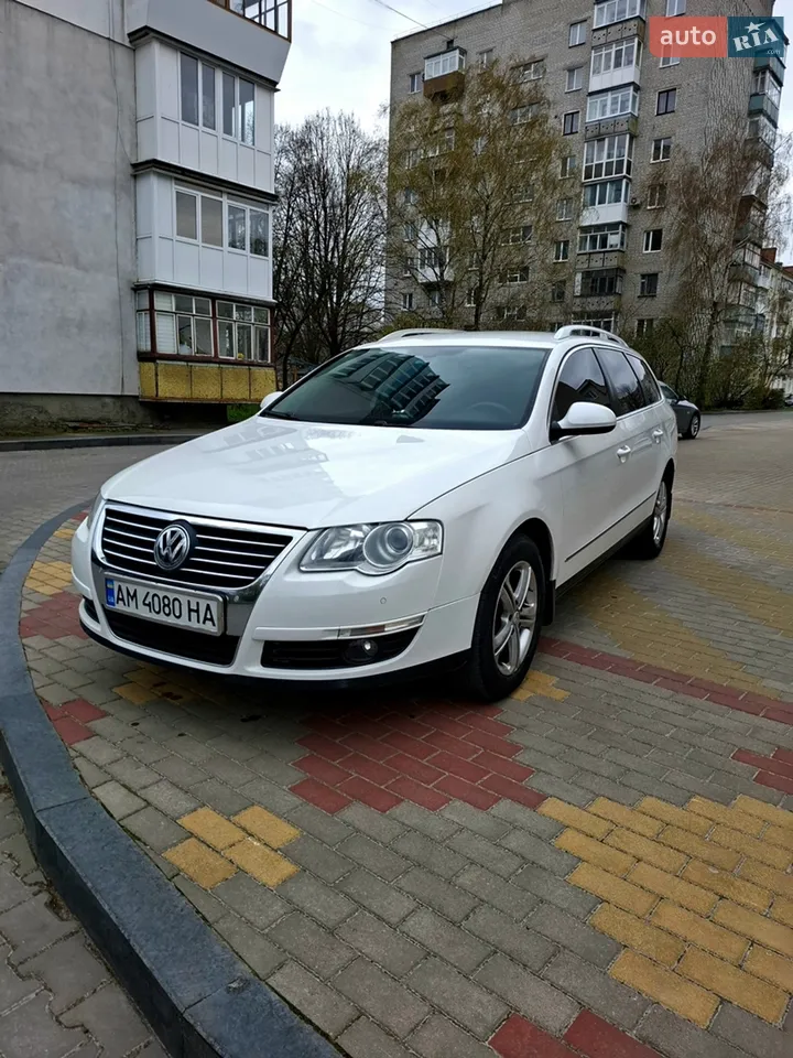 2010 Volkswagen Passat - мініатюра 16