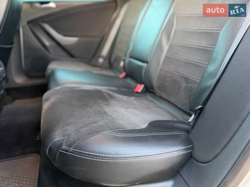 Универсал Volkswagen Passat 2009 в Ровно