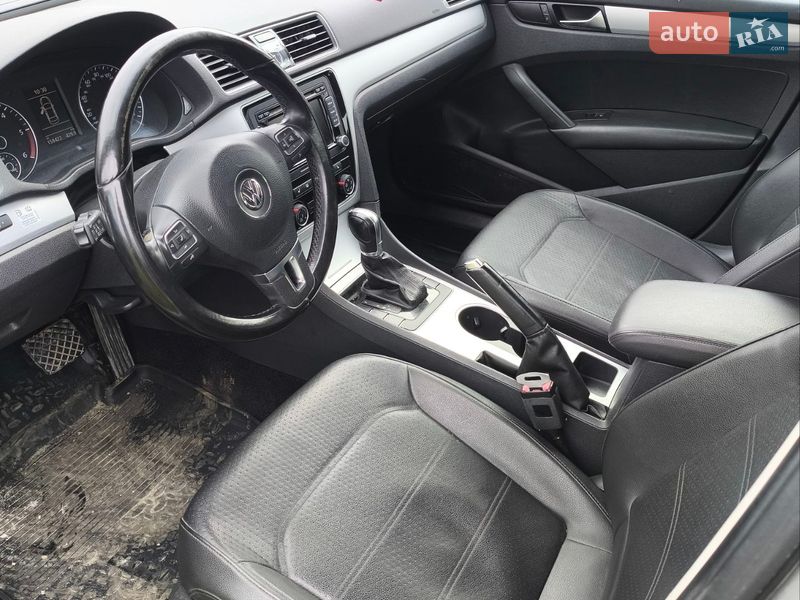 Седан Volkswagen Passat 2013 в Львове