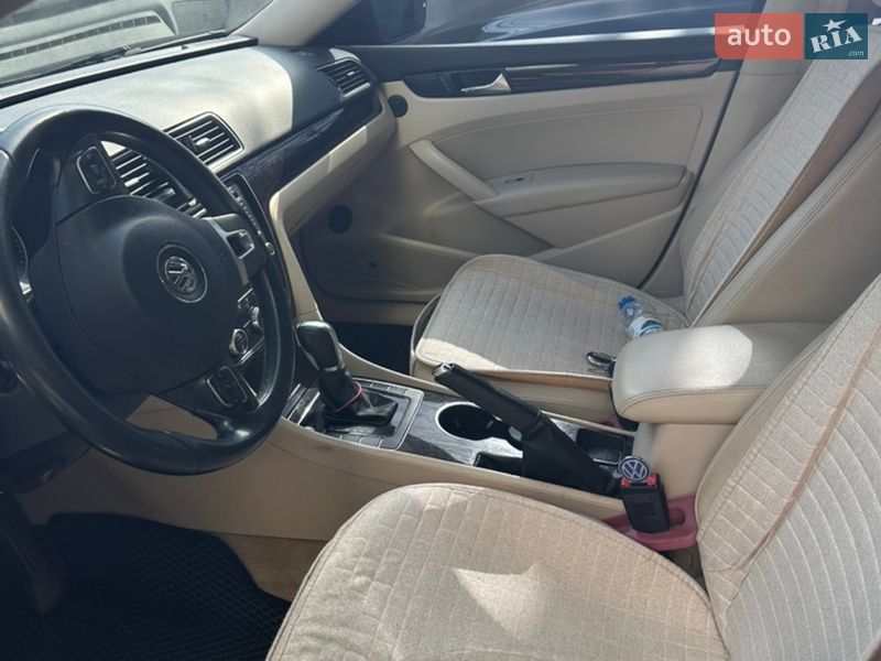 Седан Volkswagen Passat 2014 в Черновцах