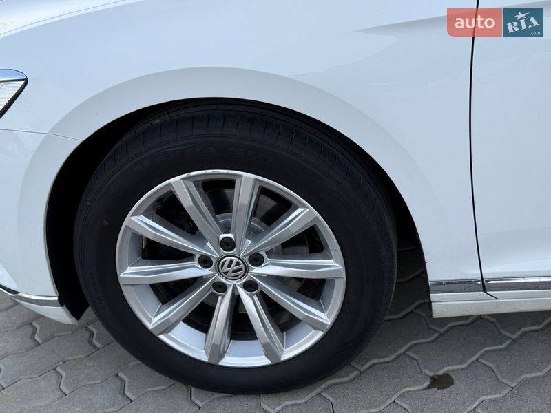 Седан Volkswagen Passat 2016 в Калуші