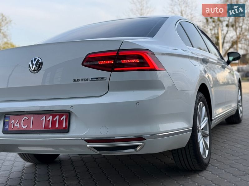 Седан Volkswagen Passat 2016 в Калуші
