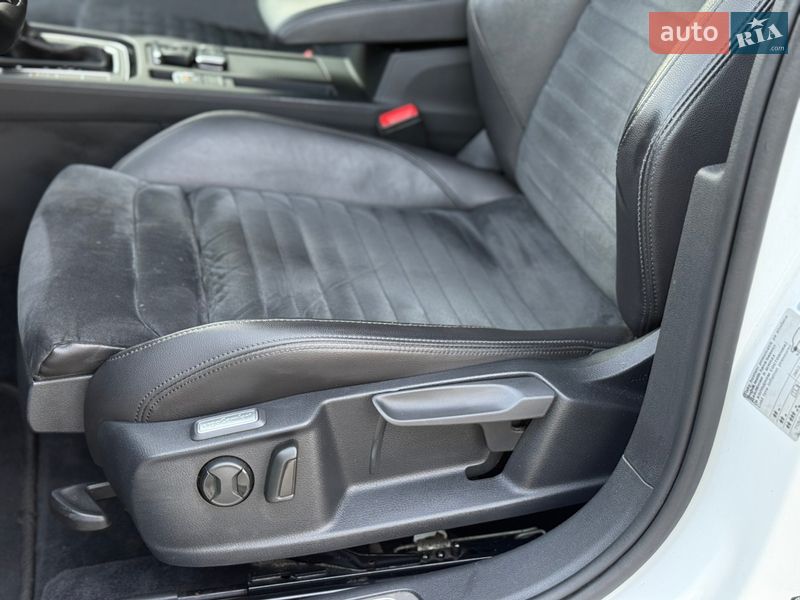 Седан Volkswagen Passat 2016 в Калуші