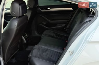 Седан Volkswagen Passat 2016 в Калуші