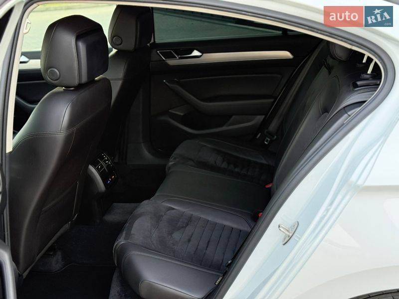 Седан Volkswagen Passat 2016 в Калуші