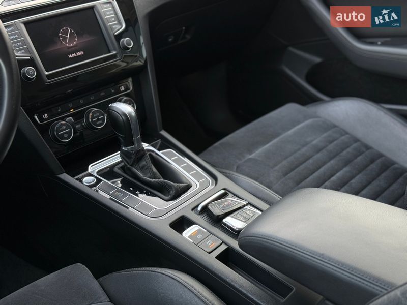 Седан Volkswagen Passat 2016 в Калуші