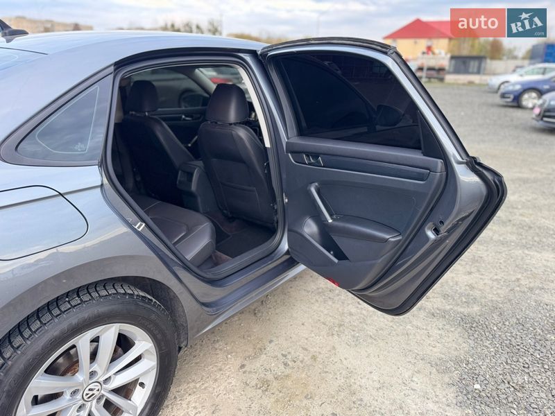 Седан Volkswagen Passat 2019 в Луцке