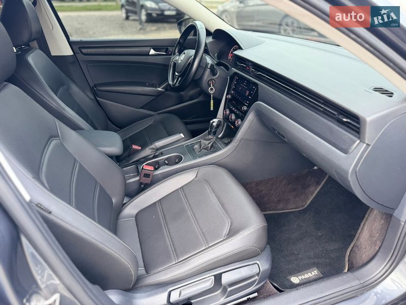 Седан Volkswagen Passat 2019 в Луцке