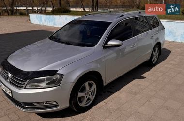 Універсал Volkswagen Passat 2011 в Сумах