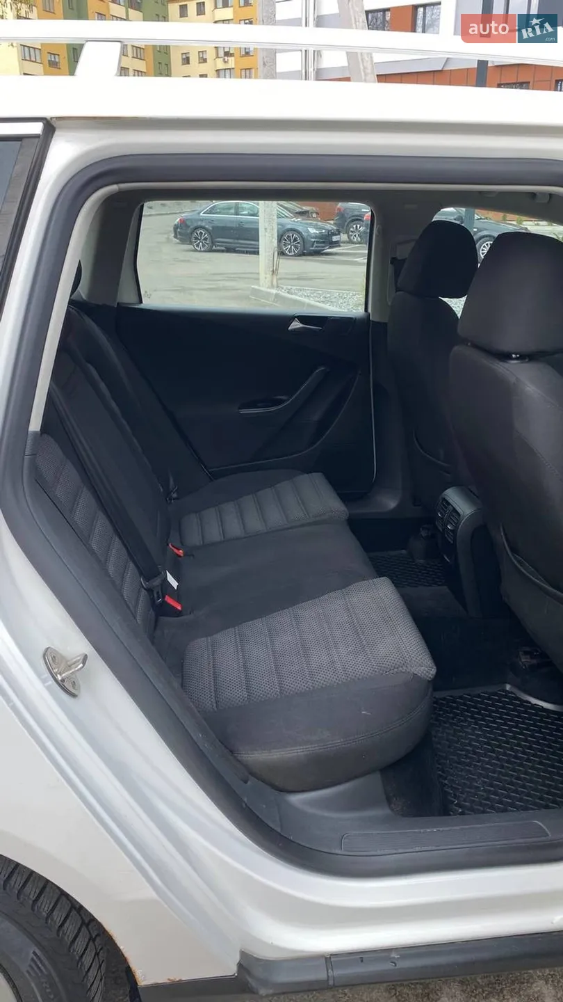 2010 Volkswagen Passat - мініатюра 9