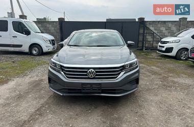 Седан Volkswagen Passat 2021 в Бродах