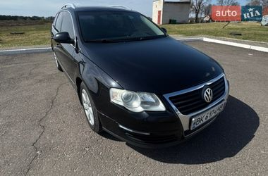 Універсал Volkswagen Passat 2010 в Сарнах