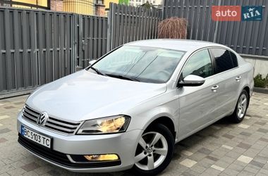Седан Volkswagen Passat 2011 в Львові