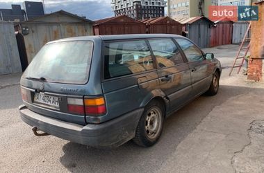 Універсал Volkswagen Passat 1990 в Києві